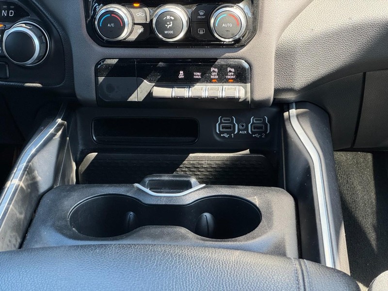 Ram 1500 Vehicle Full-screen Gallery Image 14