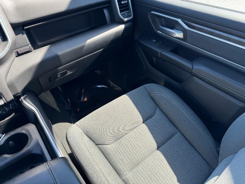 Ram 1500 Vehicle Full-screen Gallery Image 15