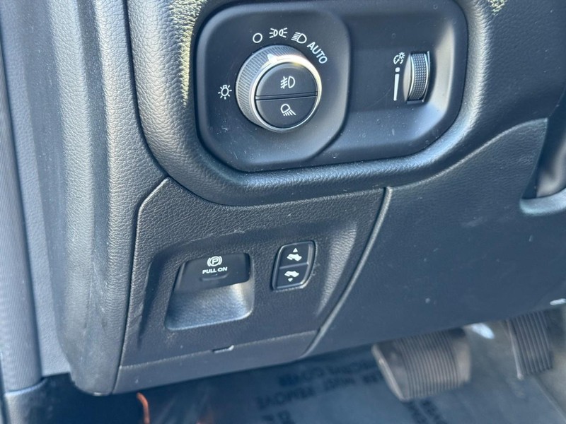Ram 1500 Vehicle Full-screen Gallery Image 17