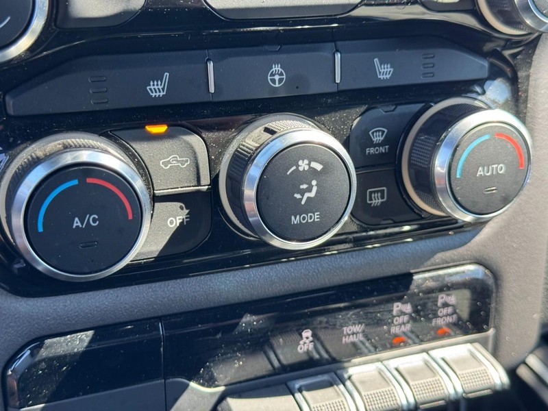 Ram 1500 Vehicle Full-screen Gallery Image 23