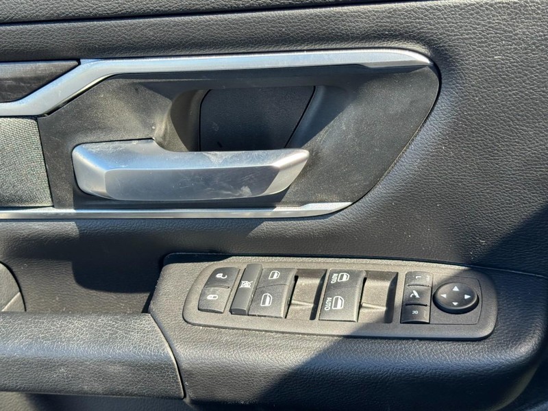 Ram 1500 Vehicle Full-screen Gallery Image 25