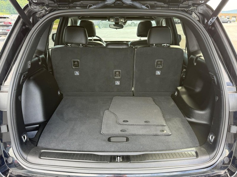 Jeep Grand Cherokee Vehicle Full-screen Gallery Image 04