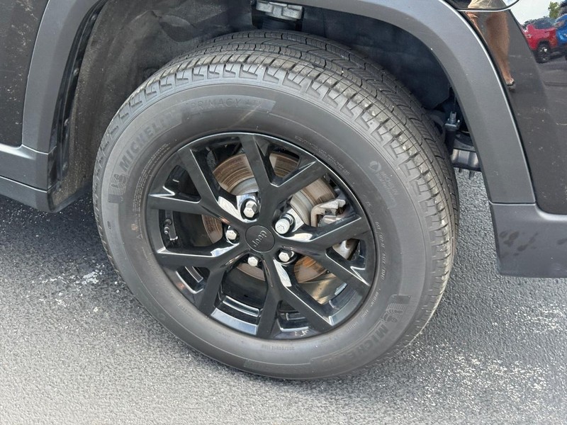 Jeep Grand Cherokee Vehicle Full-screen Gallery Image 07