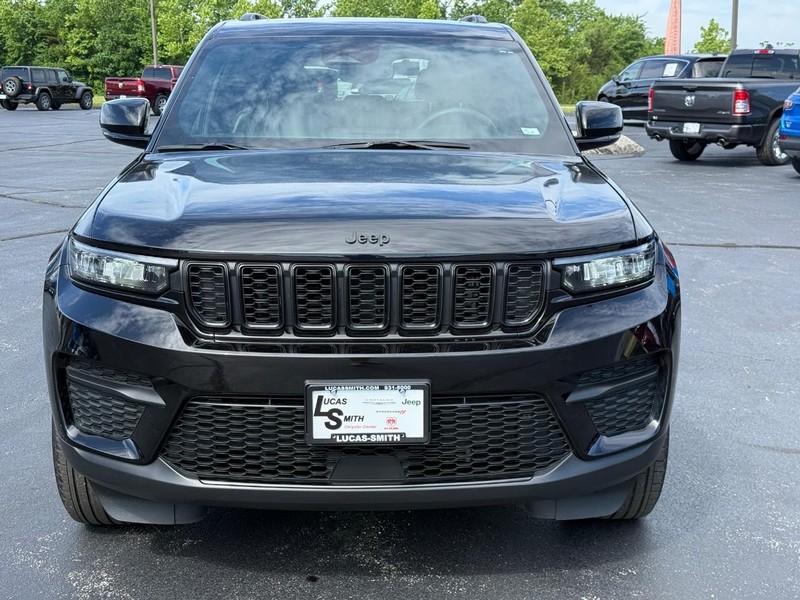 Jeep Grand Cherokee Vehicle Full-screen Gallery Image 09
