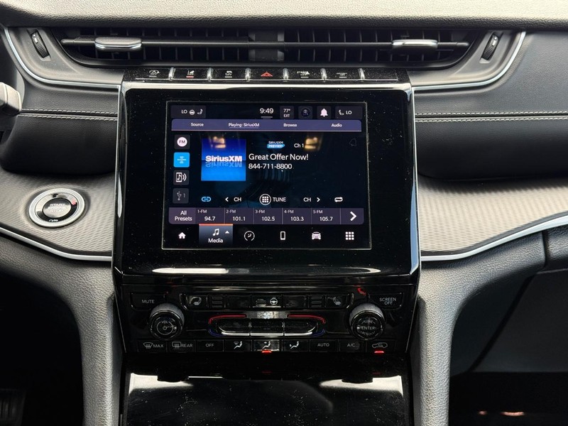 Jeep Grand Cherokee Vehicle Full-screen Gallery Image 13
