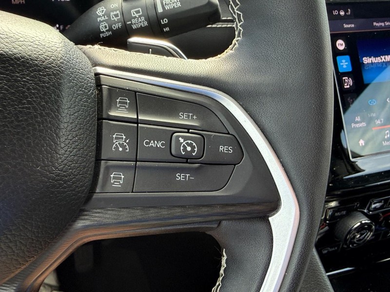 Jeep Grand Cherokee Vehicle Full-screen Gallery Image 18