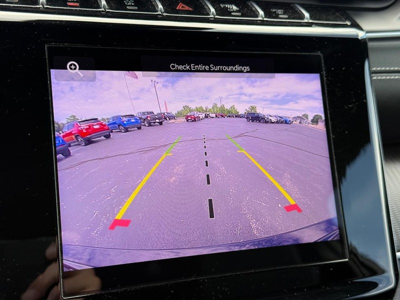Jeep Grand Cherokee Vehicle Full-screen Gallery Image 21