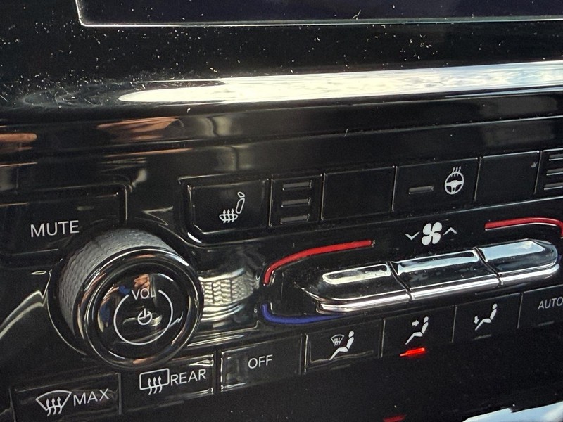 Jeep Grand Cherokee Vehicle Full-screen Gallery Image 22