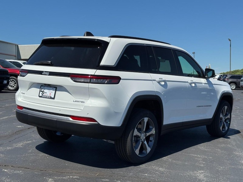 Jeep Grand Cherokee Vehicle Full-screen Gallery Image 3