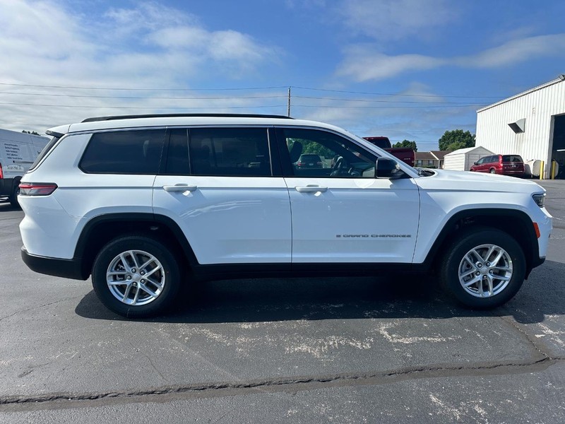 Jeep Grand Cherokee L Vehicle Full-screen Gallery Image 2