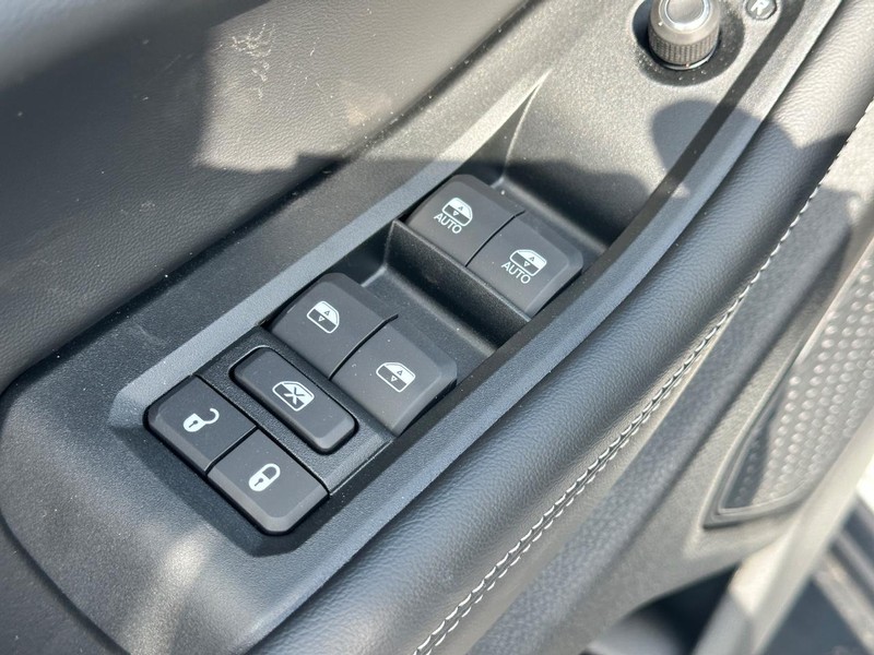 Jeep Grand Cherokee L Vehicle Full-screen Gallery Image 9