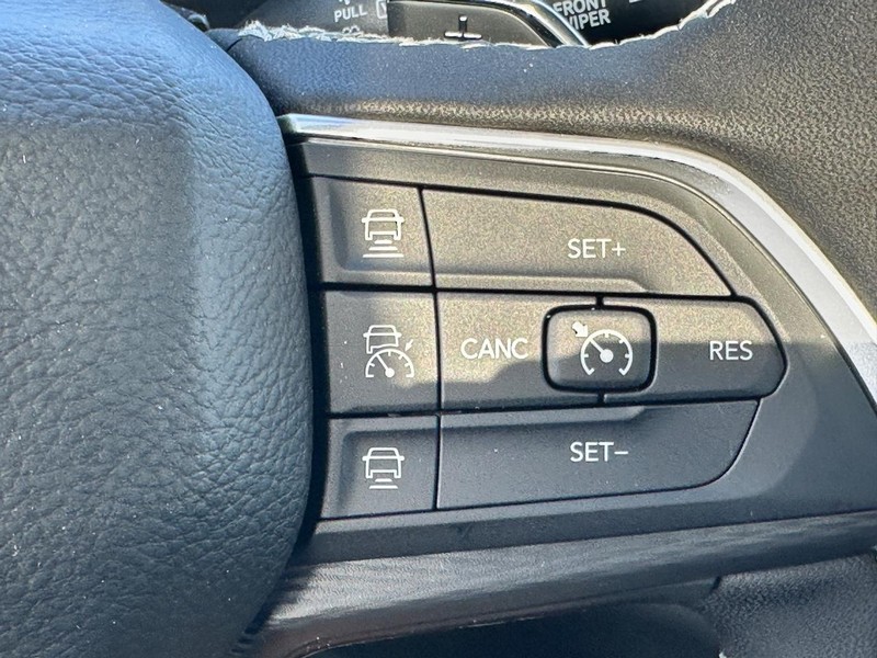 Jeep Grand Cherokee L Vehicle Full-screen Gallery Image 12