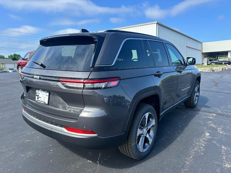 Jeep Grand Cherokee Vehicle Full-screen Gallery Image 3