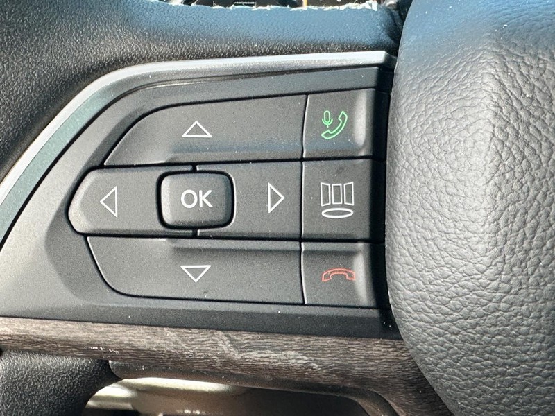 Jeep Grand Cherokee Vehicle Full-screen Gallery Image 11