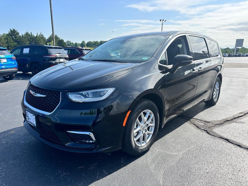 Chrysler Pacifica Vehicle Full-screen Gallery Image 08