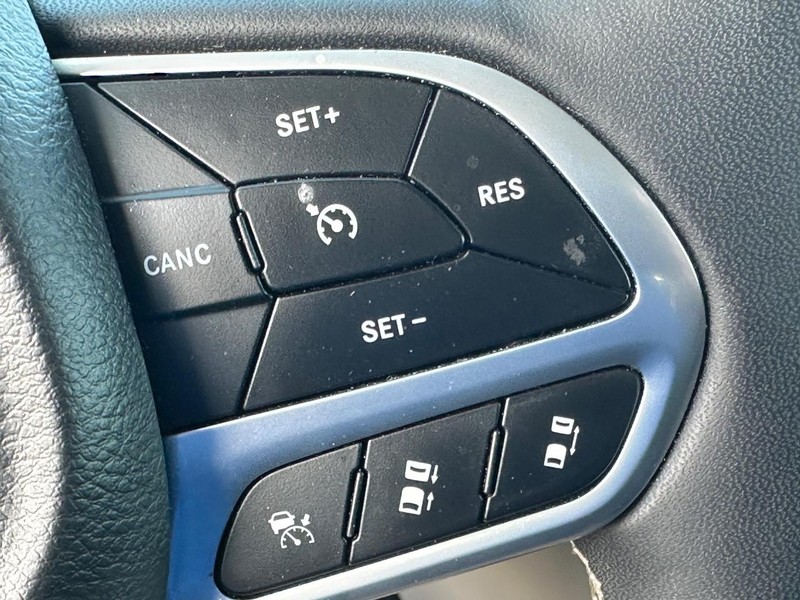 Chrysler Pacifica Vehicle Full-screen Gallery Image 21
