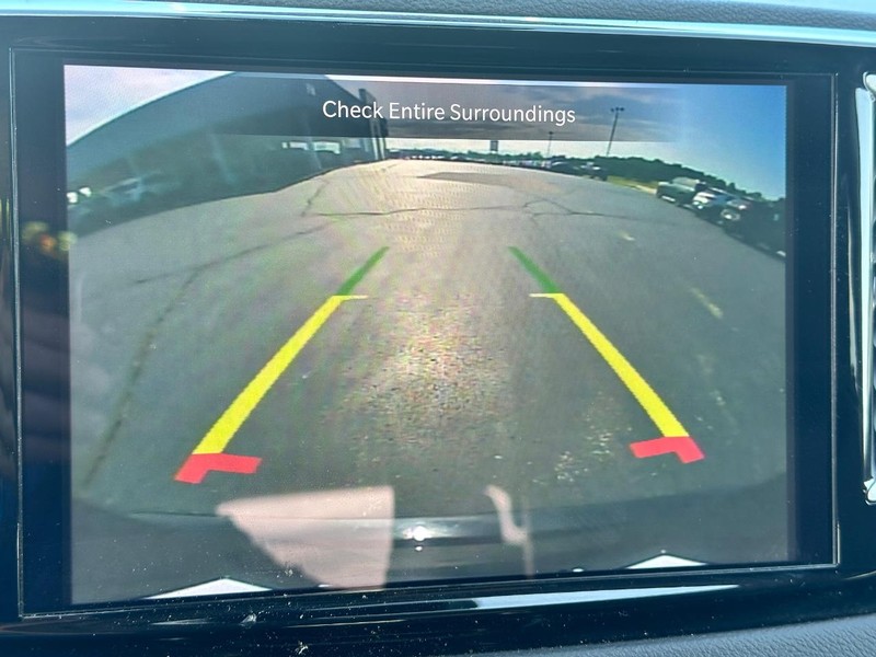 Chrysler Pacifica Vehicle Full-screen Gallery Image 23