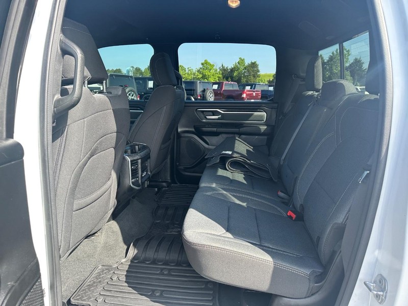 Ram 1500 Vehicle Full-screen Gallery Image 10