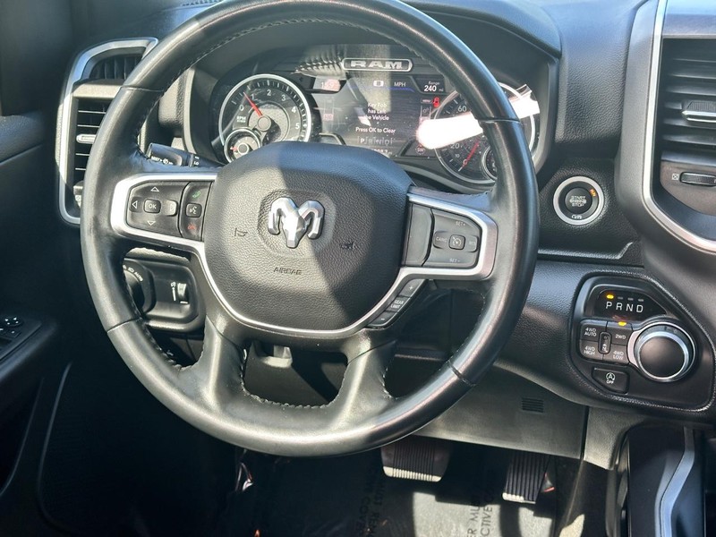 Ram 1500 Vehicle Full-screen Gallery Image 12