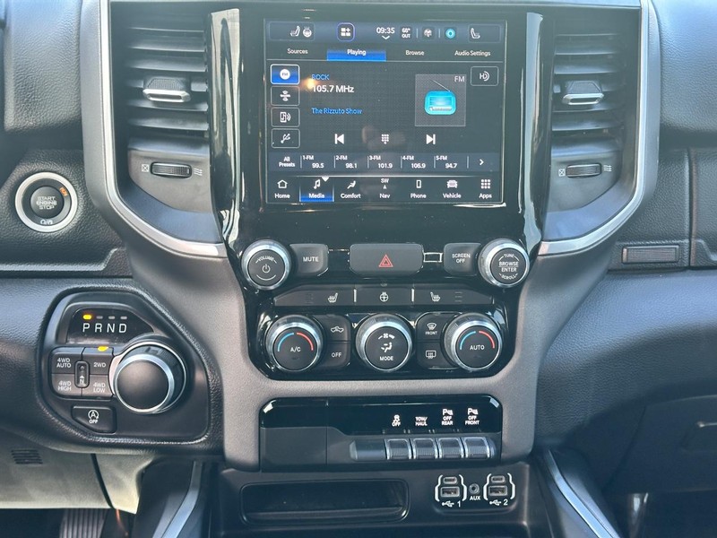 Ram 1500 Vehicle Full-screen Gallery Image 13
