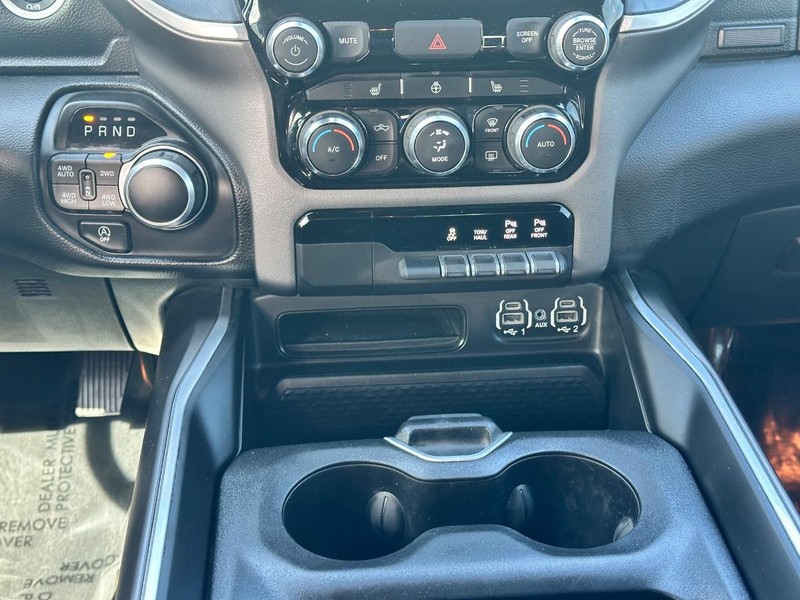 Ram 1500 Vehicle Full-screen Gallery Image 14