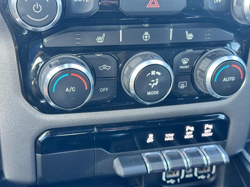 Ram 1500 Vehicle Full-screen Gallery Image 21