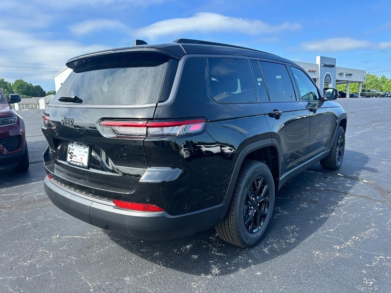 Jeep Grand Cherokee L Vehicle Full-screen Gallery Image 3