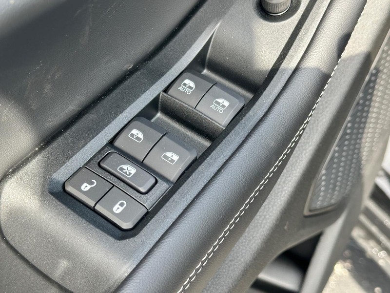 Jeep Grand Cherokee L Vehicle Full-screen Gallery Image 9