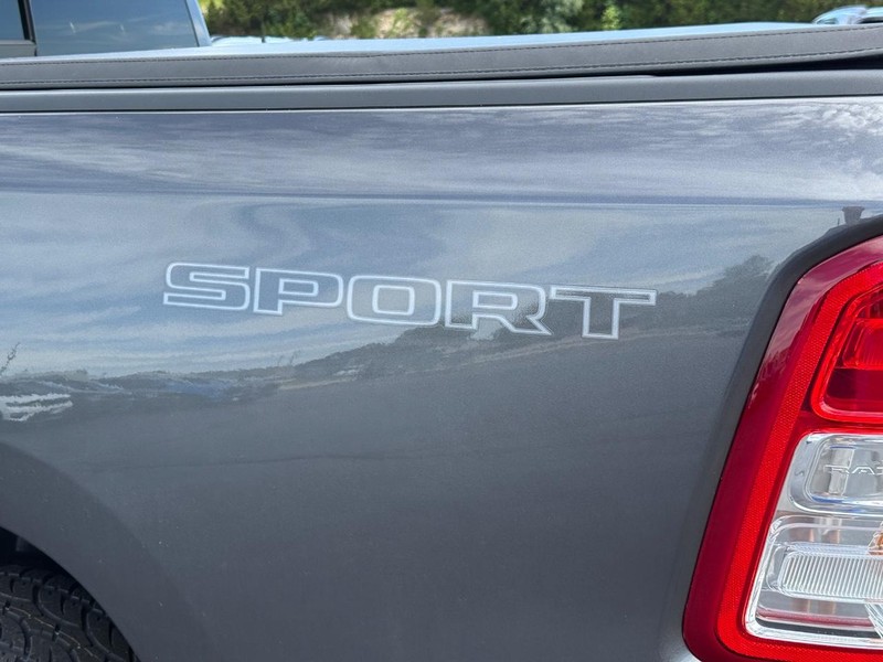 Ram 1500 Vehicle Full-screen Gallery Image 7