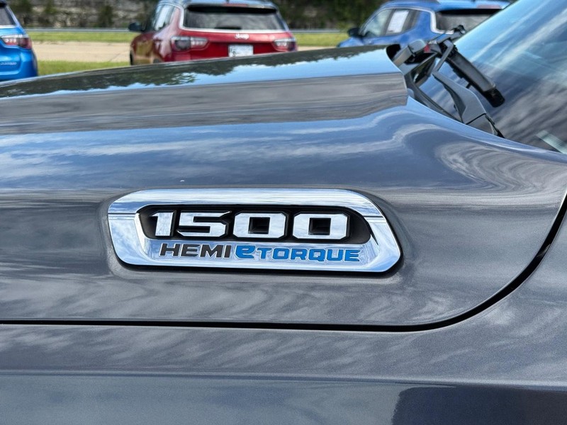 Ram 1500 Vehicle Full-screen Gallery Image 9