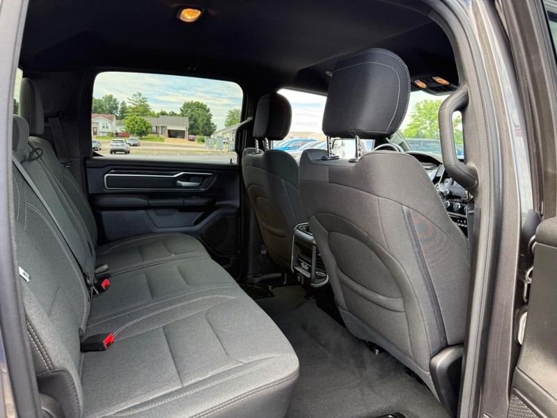 Ram 1500 Vehicle Full-screen Gallery Image 12