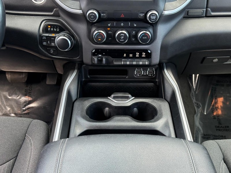 Ram 1500 Vehicle Full-screen Gallery Image 16