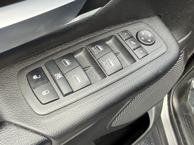 Ram 1500 Vehicle Full-screen Gallery Image 17