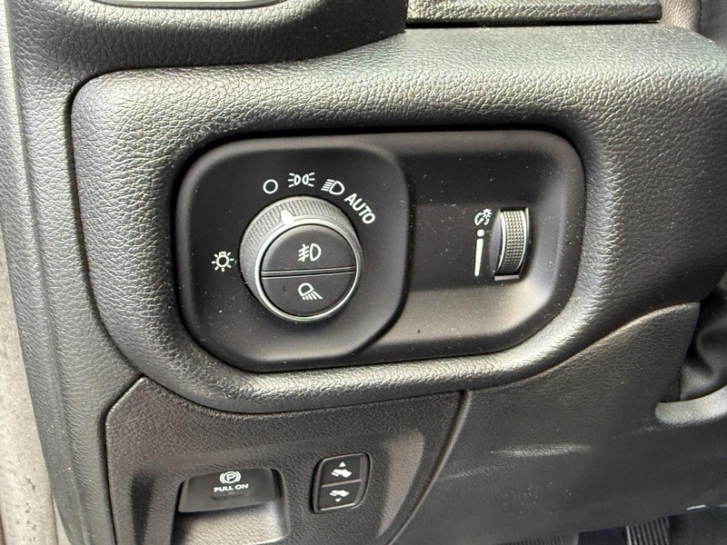 Ram 1500 Vehicle Full-screen Gallery Image 19