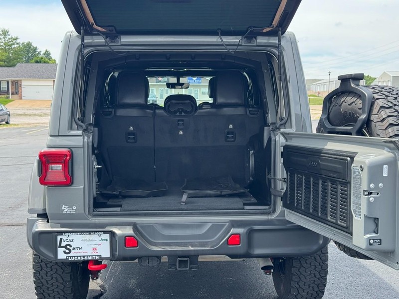 Jeep Wrangler Vehicle Full-screen Gallery Image 4