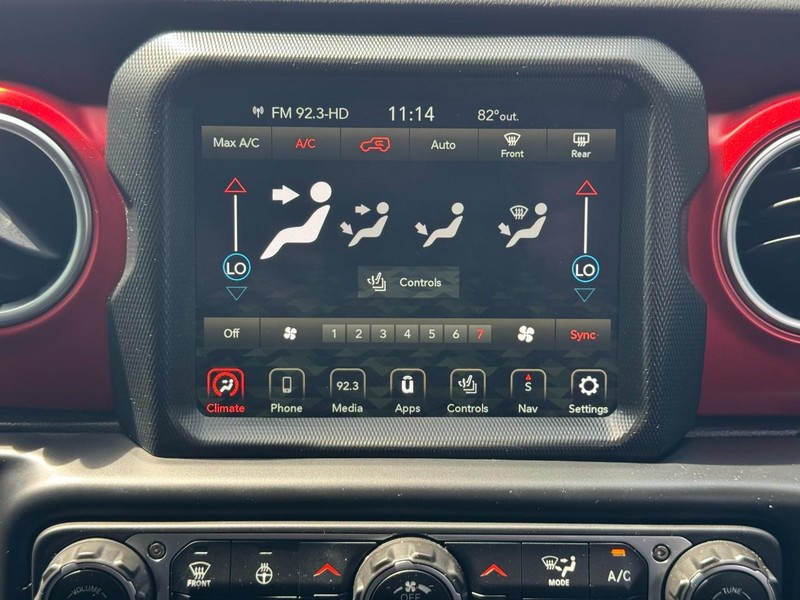 Jeep Wrangler Vehicle Full-screen Gallery Image 15