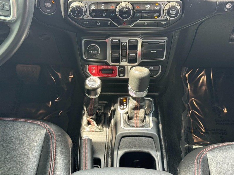 Jeep Wrangler Vehicle Full-screen Gallery Image 16