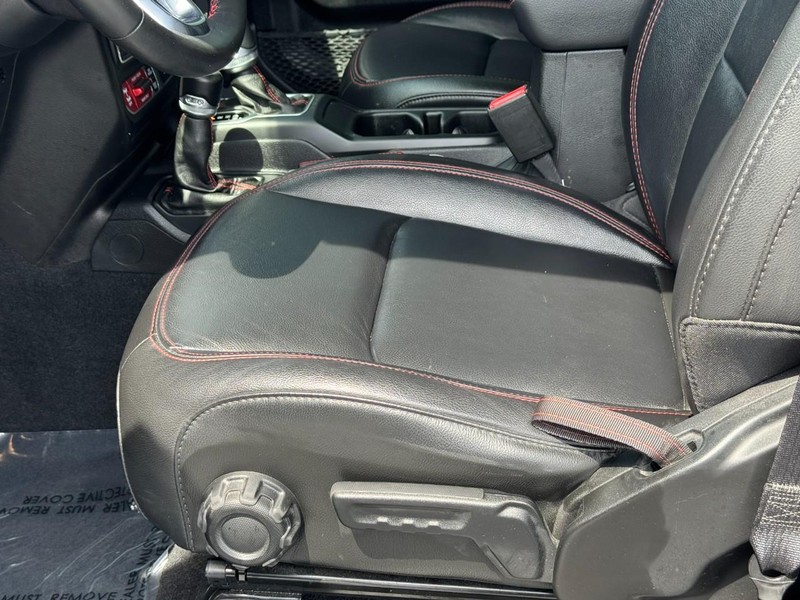 Jeep Wrangler Vehicle Full-screen Gallery Image 18