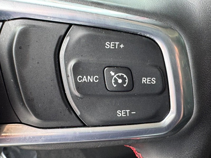Jeep Wrangler Vehicle Full-screen Gallery Image 20