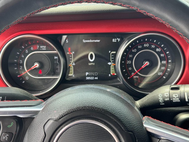 Jeep Wrangler Vehicle Full-screen Gallery Image 21