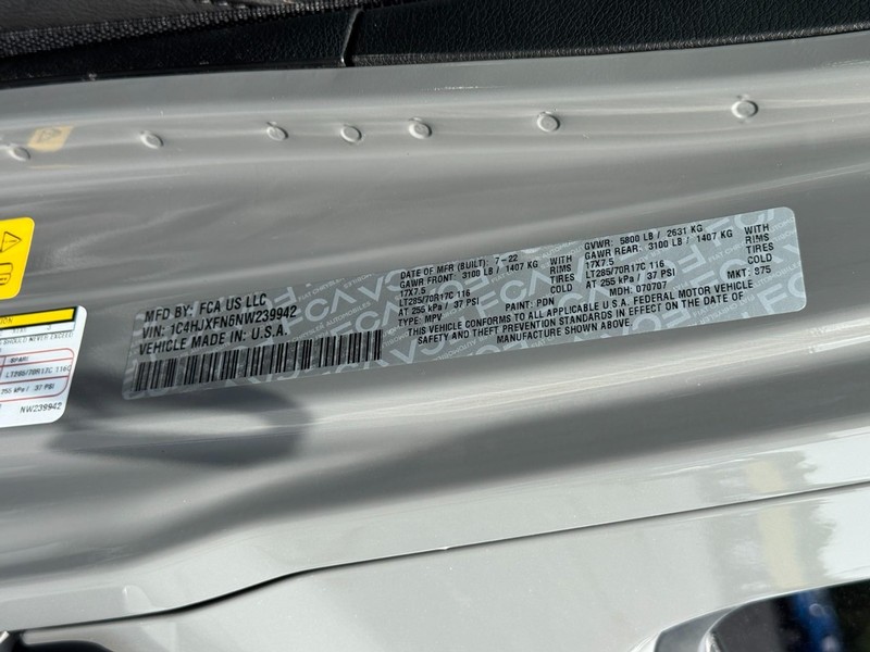 Jeep Wrangler Vehicle Full-screen Gallery Image 26