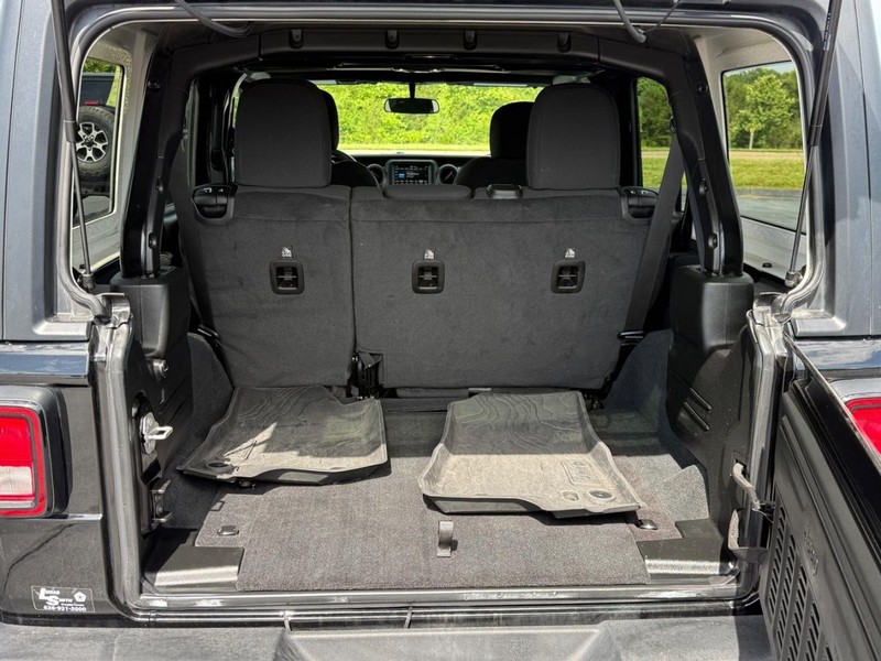 Jeep Wrangler Vehicle Full-screen Gallery Image 4