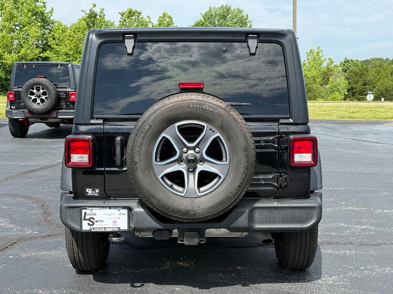 Jeep Wrangler Vehicle Full-screen Gallery Image 5