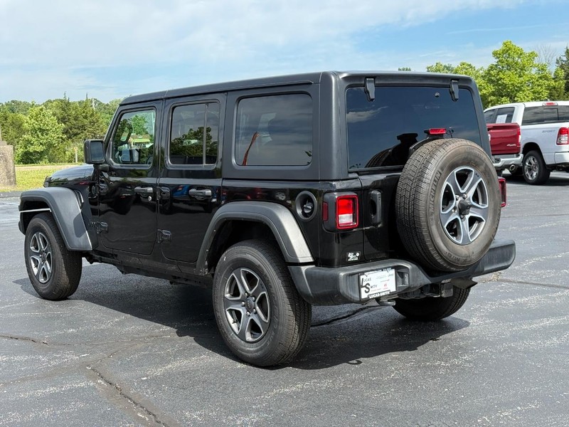 Jeep Wrangler Vehicle Full-screen Gallery Image 6