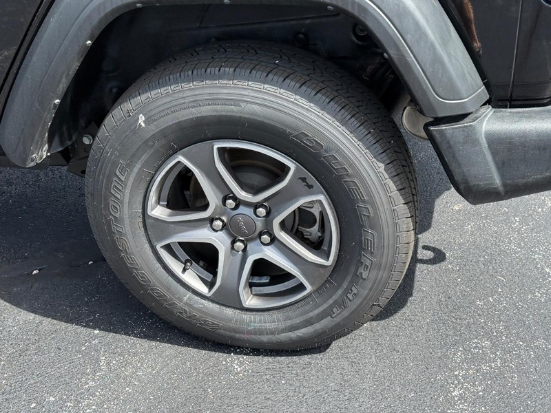 Jeep Wrangler Vehicle Full-screen Gallery Image 7