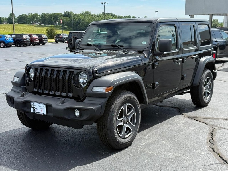 Jeep Wrangler Vehicle Full-screen Gallery Image 8