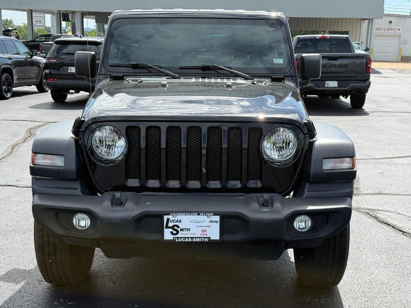 Jeep Wrangler Vehicle Full-screen Gallery Image 9