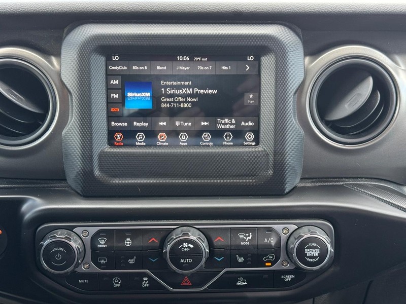 Jeep Wrangler Vehicle Full-screen Gallery Image 13