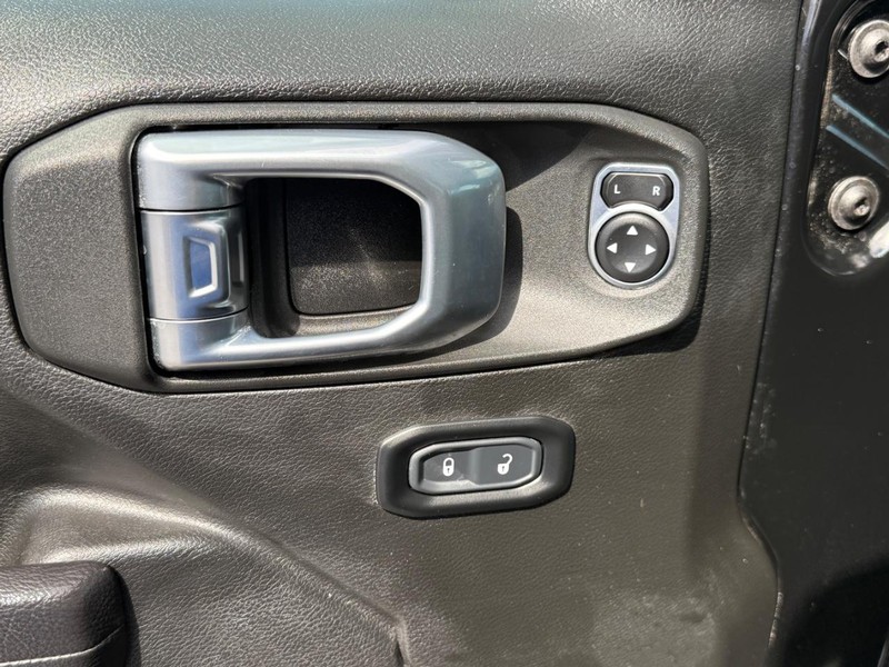 Jeep Wrangler Vehicle Full-screen Gallery Image 15