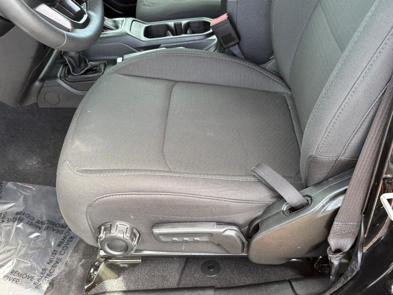 Jeep Wrangler Vehicle Full-screen Gallery Image 16